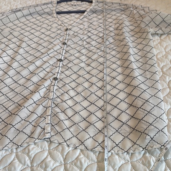 CAbi Cream and Black Geometric Blouse Oversized Size Sm Fits like M/L - Picture 10 of 12